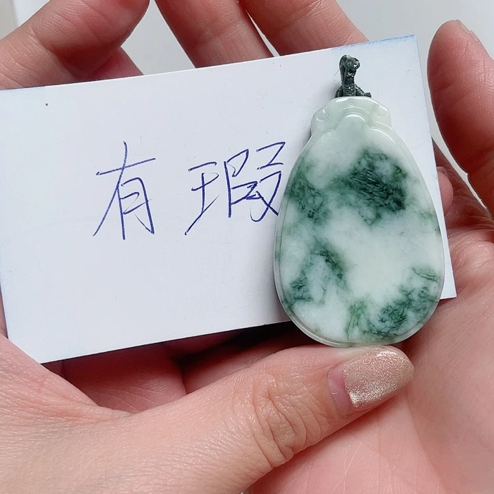 透闪石-蛇纹石玉未镶嵌颈饰紫**醉