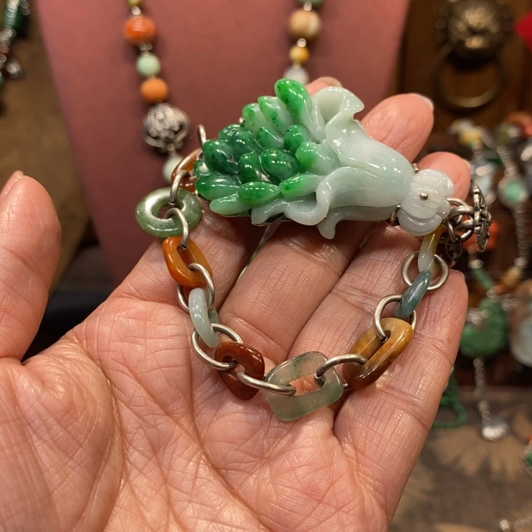 翡翠吊坠(赠链)未镶嵌