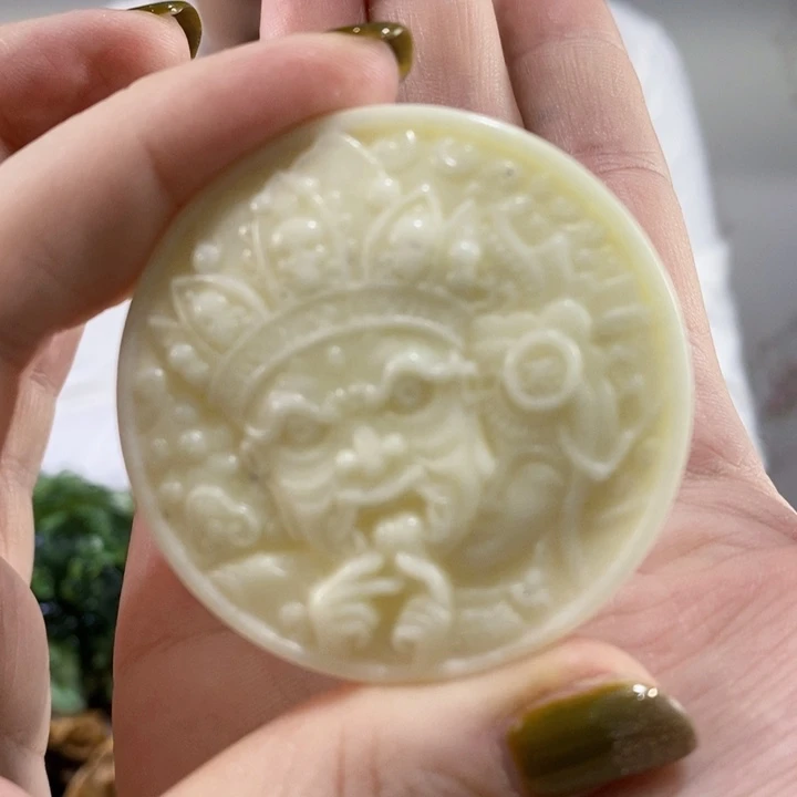 未镶嵌颈饰蓝田玉（蛇纹石化大理石玉）