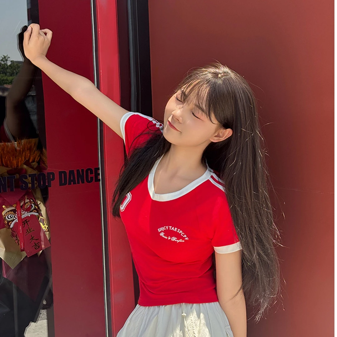 美式v领正肩球衣运动风短袖t恤女夏季辣妹修身设计感红色短款上衣