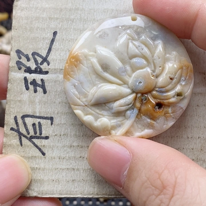 硅化珊瑚（珊瑚玉）颈饰未镶嵌7***j