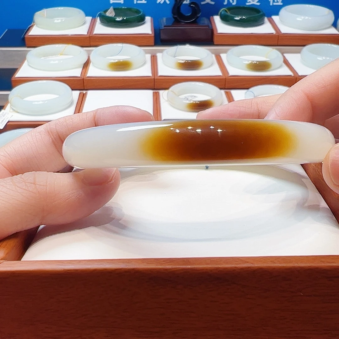 和田玉未镶嵌手镯一口糖5960