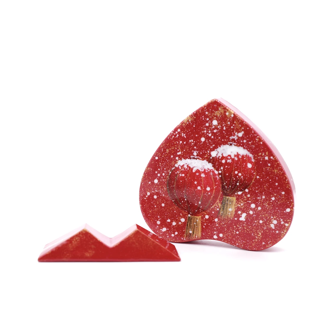 王甜心 《爱心》 艺术石膏作品，手工绘制，仅一件