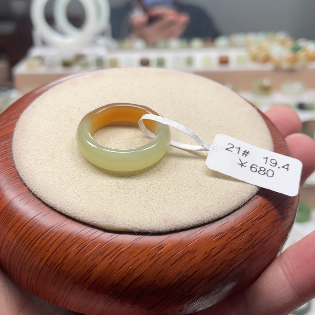 和田玉戒圈未镶嵌程*点19.4内侧包容