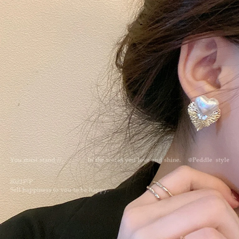 合金耳饰 2025新款爱心耳钉轻奢高级感独特气质名媛A112.