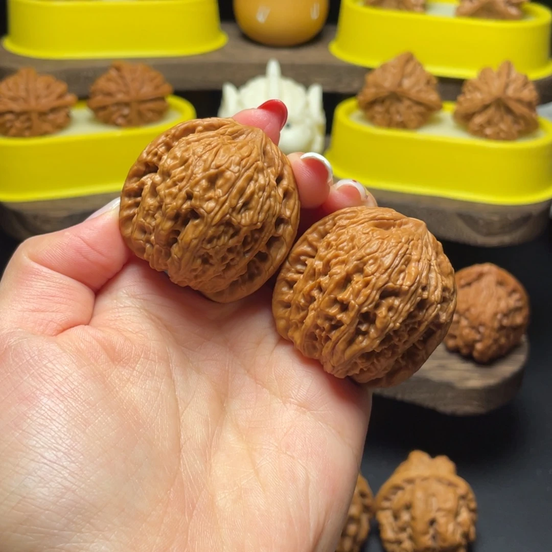 把件文玩核桃全品镶嵌绣球40