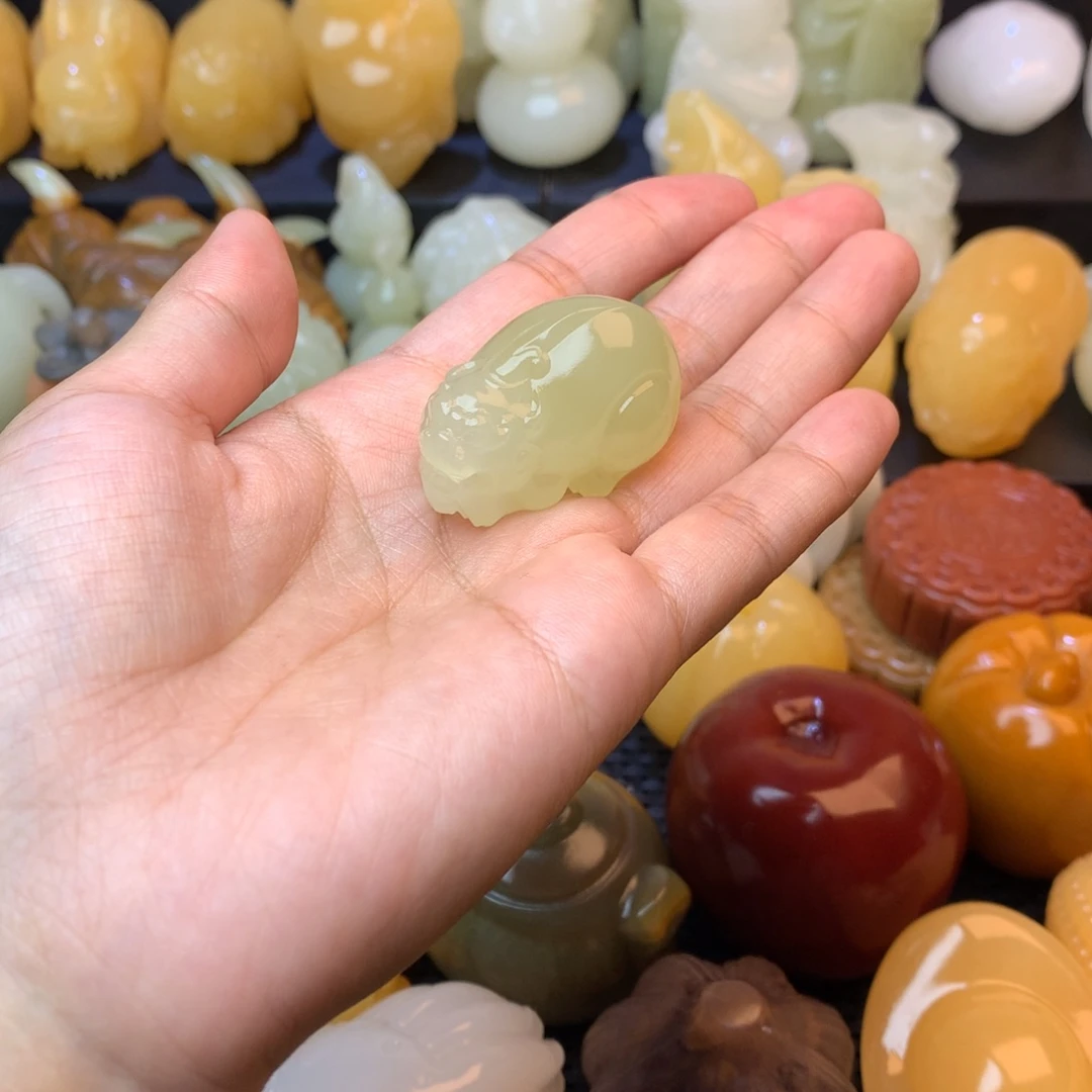 逝***春五彩石深色小貔貅