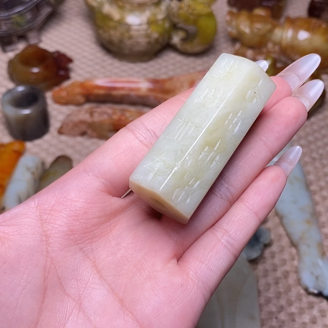 未镶嵌蛇纹石玉颈饰