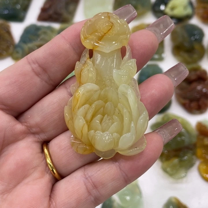 蛇纹石玉未镶嵌颈饰