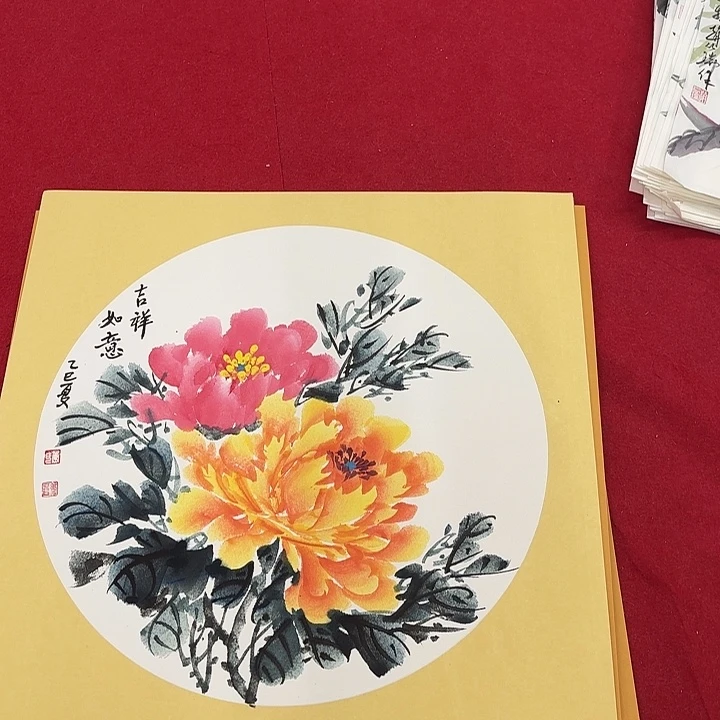 国画花鸟等图案为一体