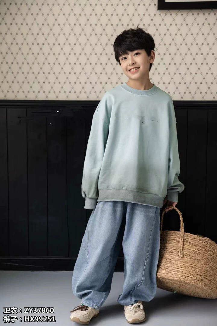 中大童潮款37860潮酷喷色渐变色卫衣