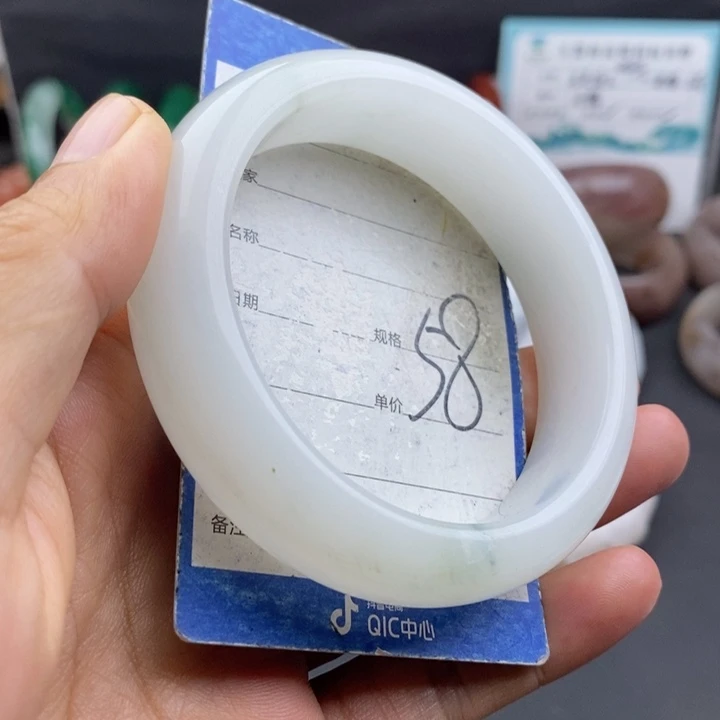 未镶嵌手镯石英质玉