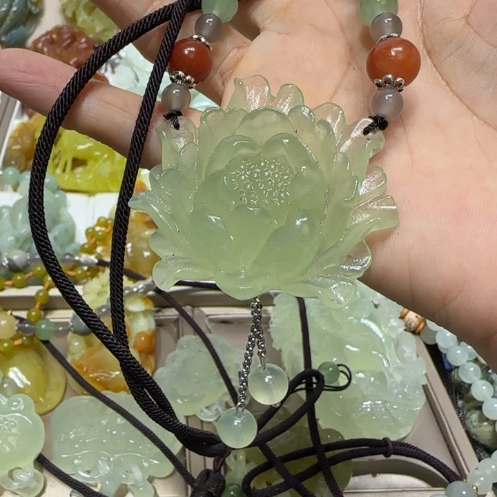 蛇纹石玉吊坠未镶嵌