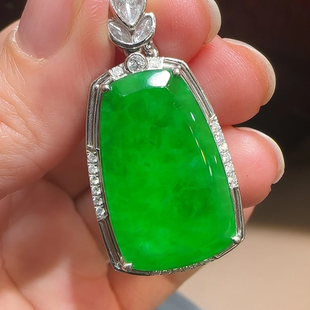 翡翠18K金镶嵌吊坠(赠链)