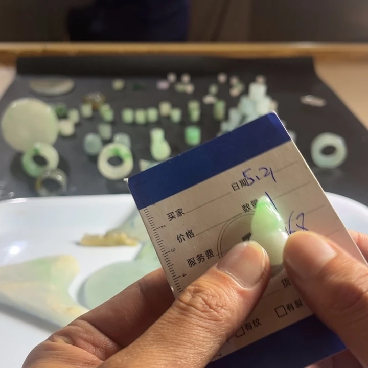 定制翡翠未镶嵌R进去