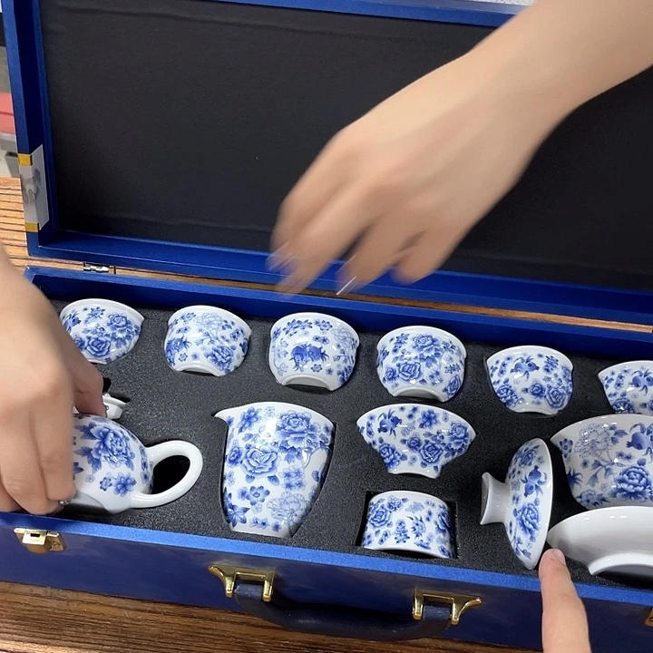 孤品茶具套装等。