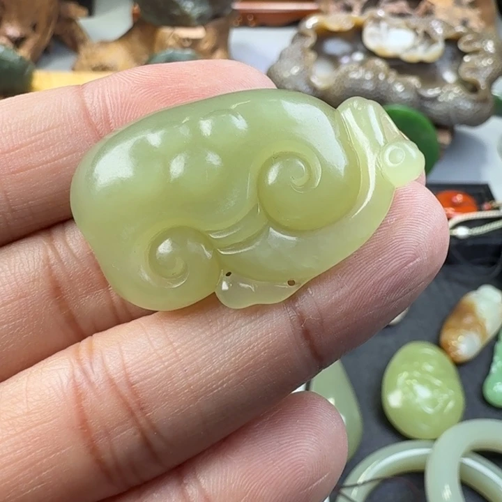 和田玉未镶嵌颈饰花**落