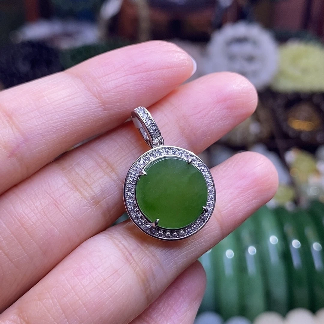 和田玉未镶嵌颈饰碧玉辣阳绿圆牌银镶