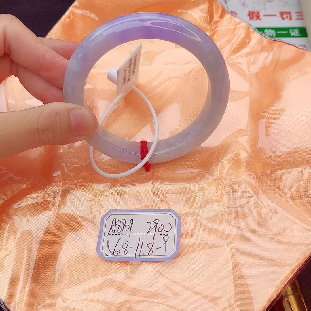 翡翠手镯未镶嵌翡翠