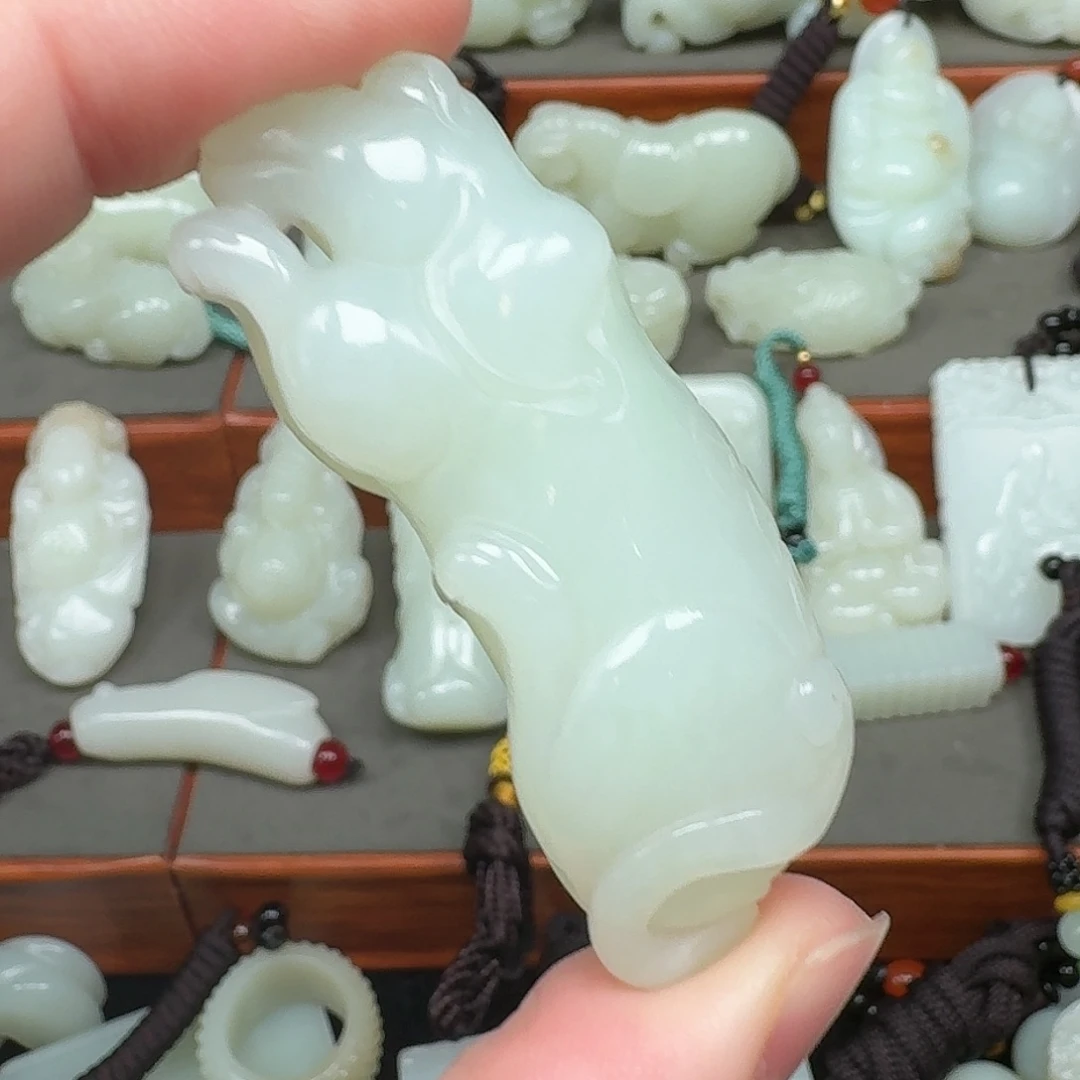 和田玉未镶嵌把件