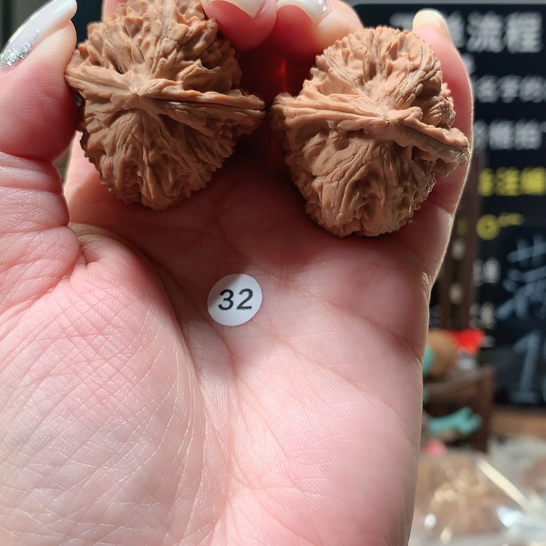 【闪购商品】文玩核桃把件37三角白