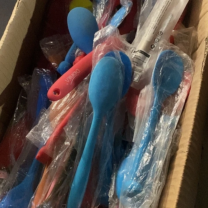 硅胶勺可以当铲子颜色随机