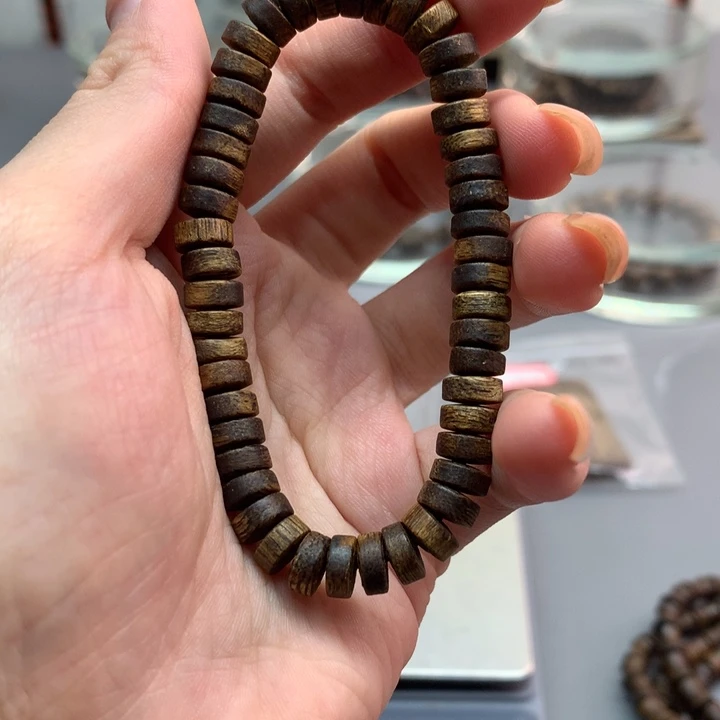 沉香手串0.7药片珠单圈文莱