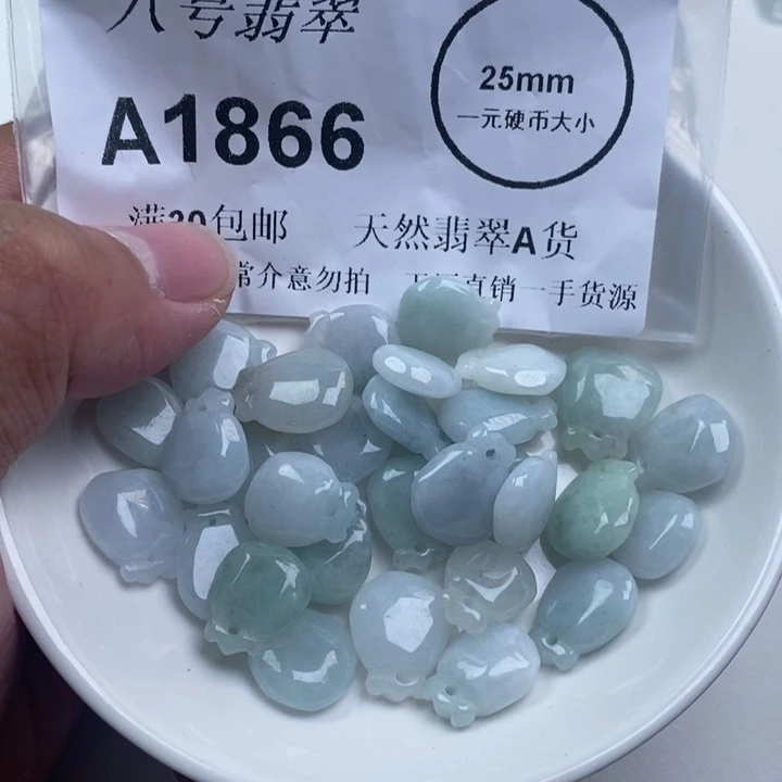 翡翠未镶嵌颈饰30