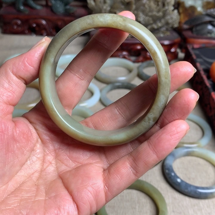 和田玉（糖玉）未镶嵌手镯