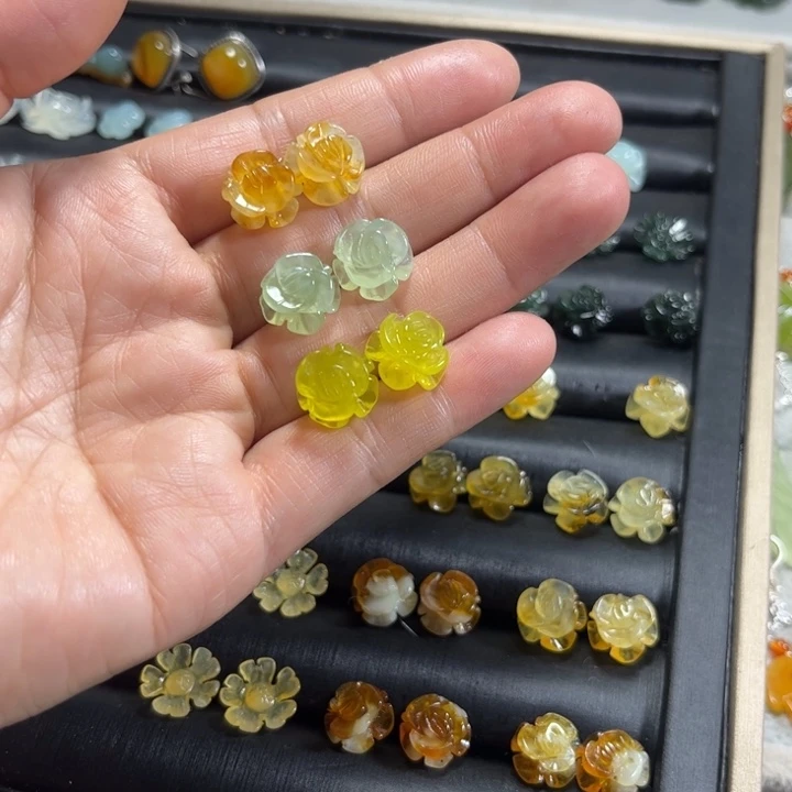 蛇纹石玉耳饰未镶嵌