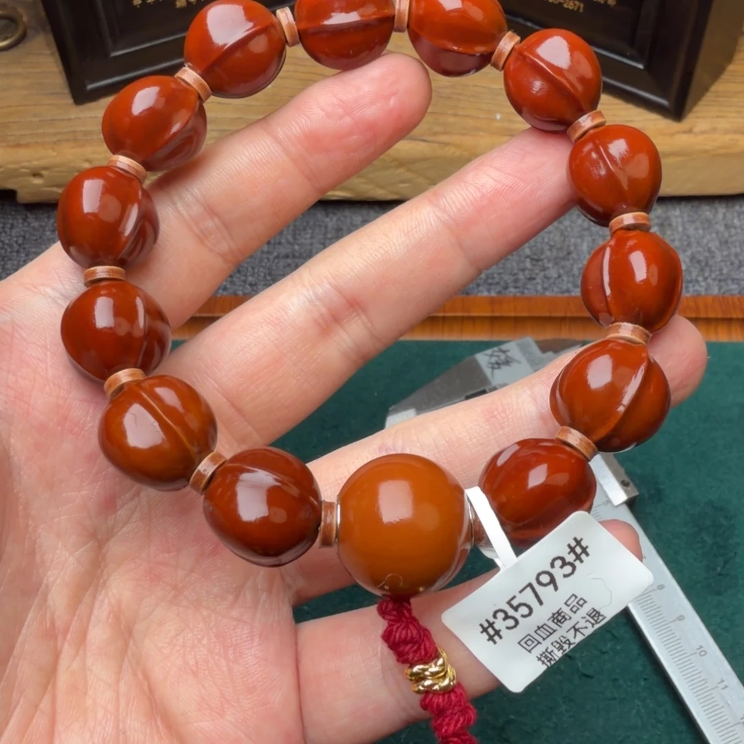 文玩核桃吊坠鲨鱼背