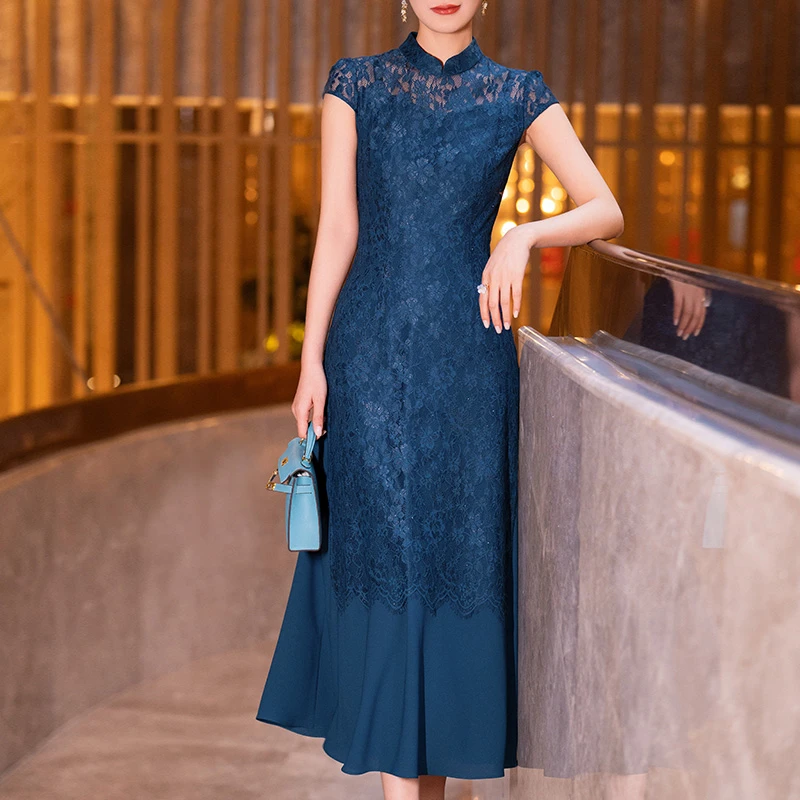 湖蓝倩影-2025夏季新品湖蓝色蕾丝拼接立领盖袖假两件连衣裙