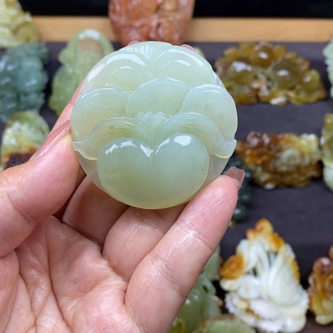 蛇纹石玉颈饰未镶嵌