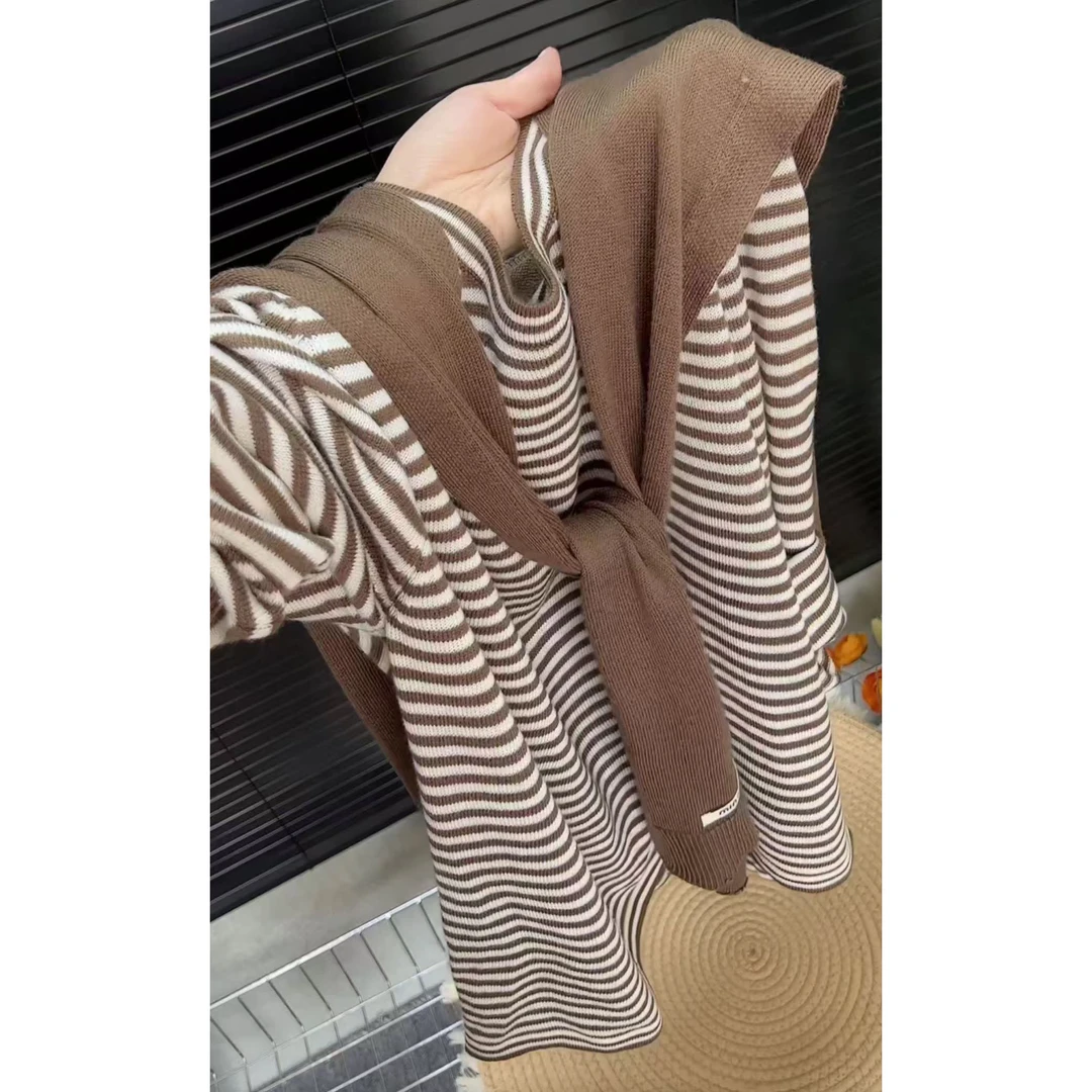 今年流行穿搭2025早秋新款温柔风条纹毛针织衫披肩休闲风长袖上衣