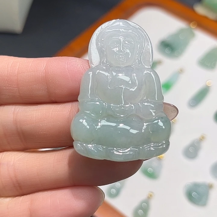 翡翠未镶嵌颈饰观音