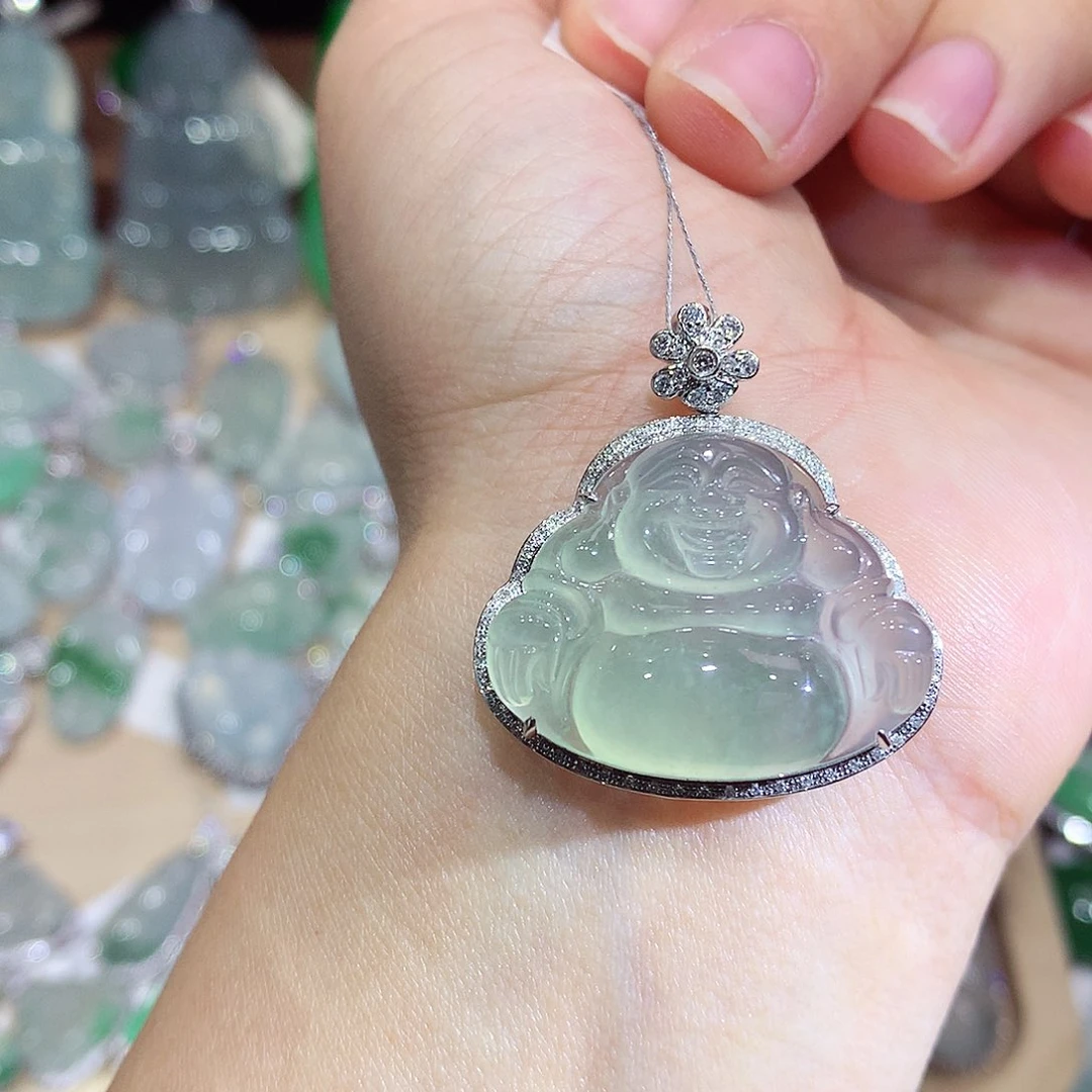 翡翠18K金镶嵌颈饰佛