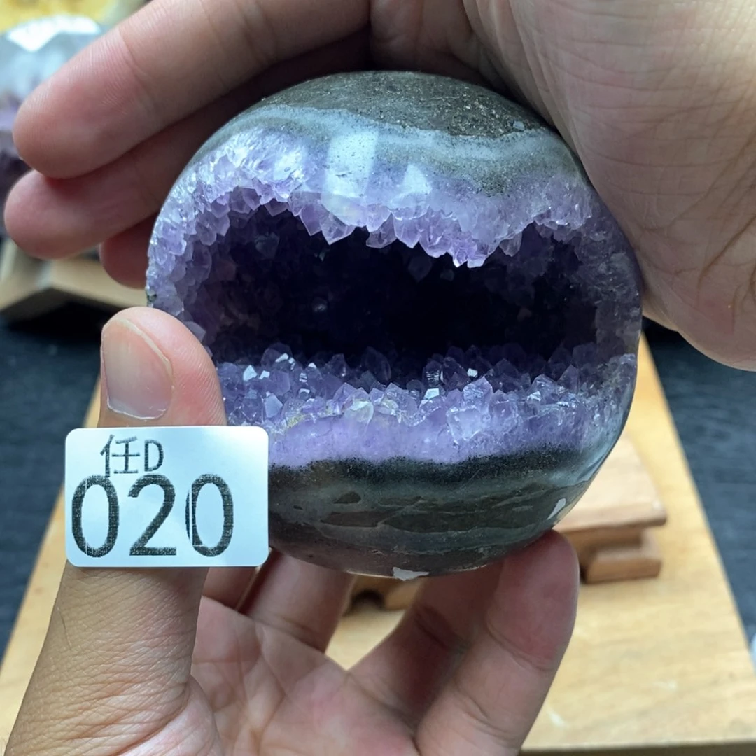 未镶嵌水晶大型摆件（非配饰）