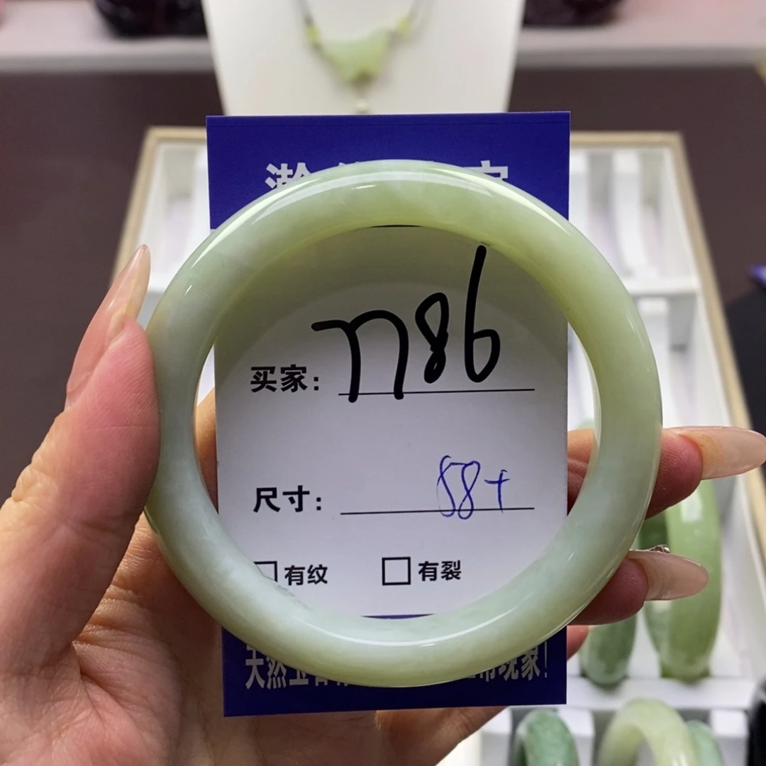 蛇纹石玉手镯未镶嵌
