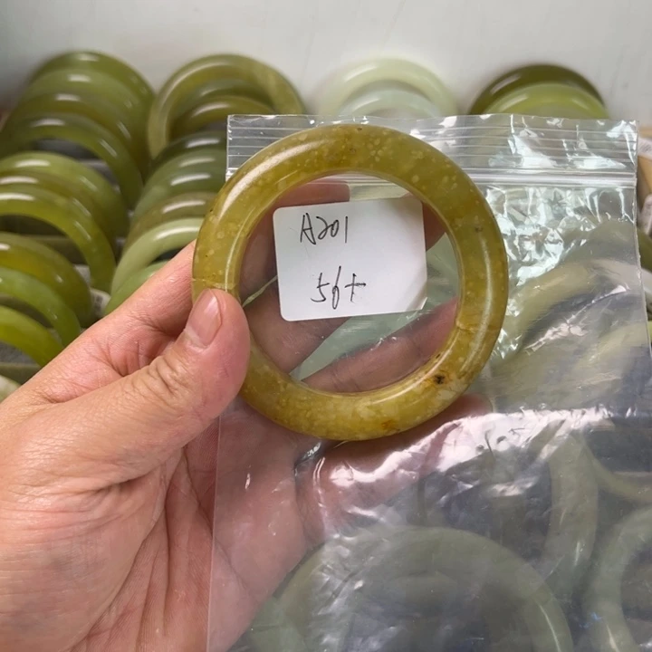 蛇纹石玉未镶嵌手镯201