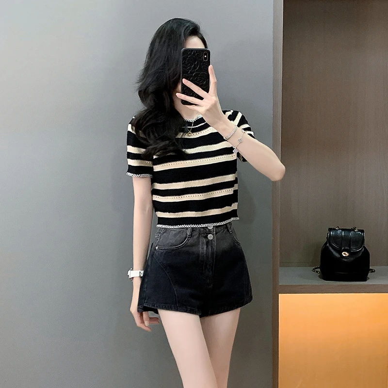 甜辣妹条纹镂空正肩短袖针织衫女夏季新款修身显瘦设计感短款上衣