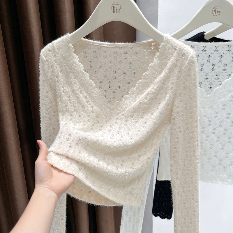 2025秋季新款设计感镂空蕾丝衫上衣女杏色纯欲V领套头长袖打底衫