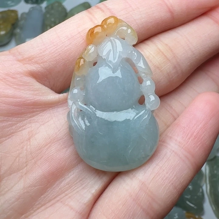 翡翠未镶嵌颈饰葫芦