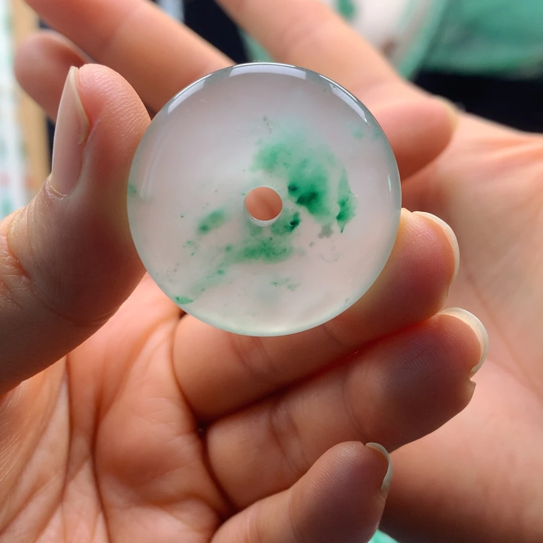 颈饰未镶嵌石英质玉