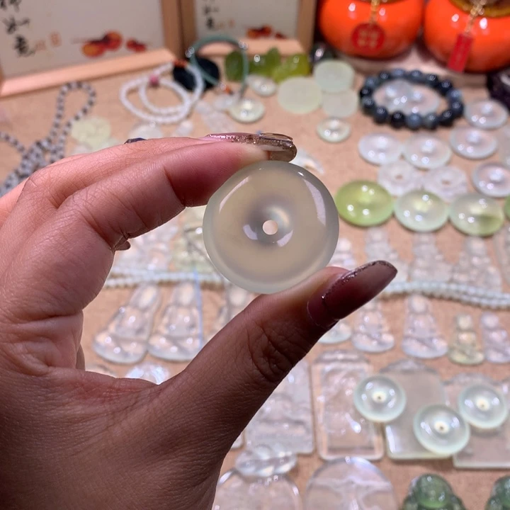 执***深蛇纹石玉未镶嵌颈饰