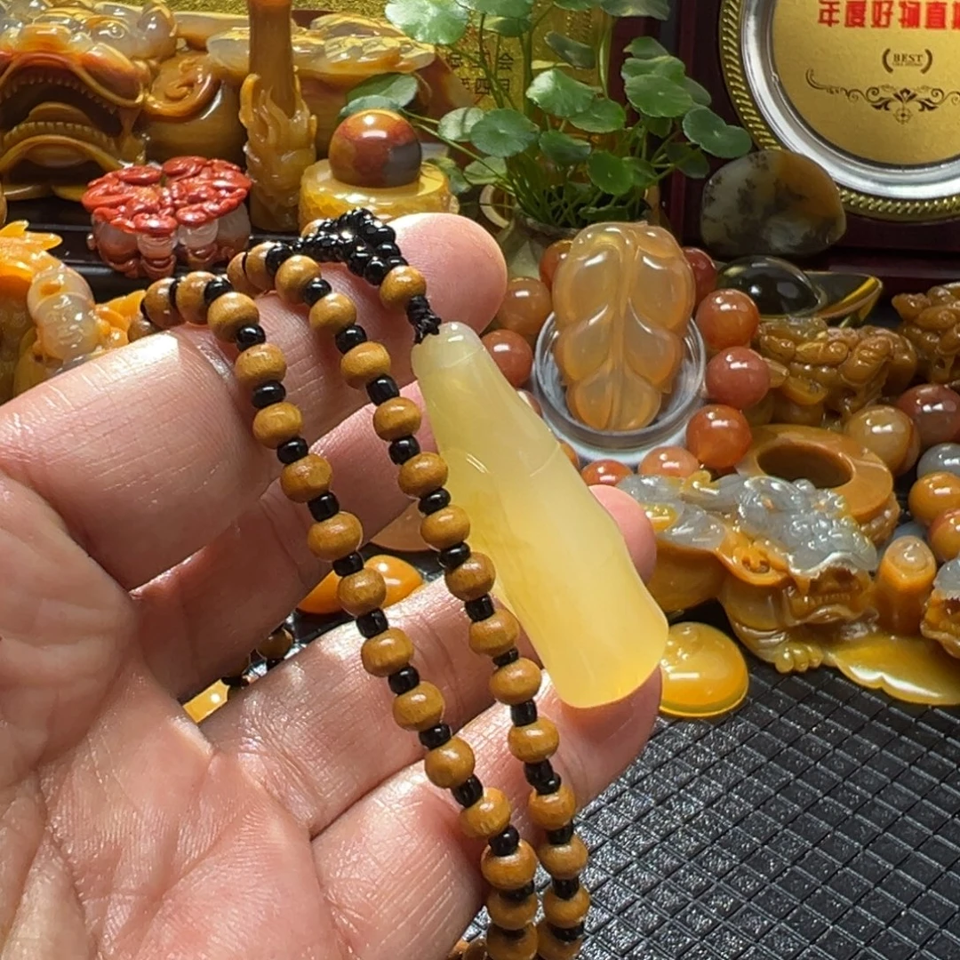 石英质玉未镶嵌颈饰