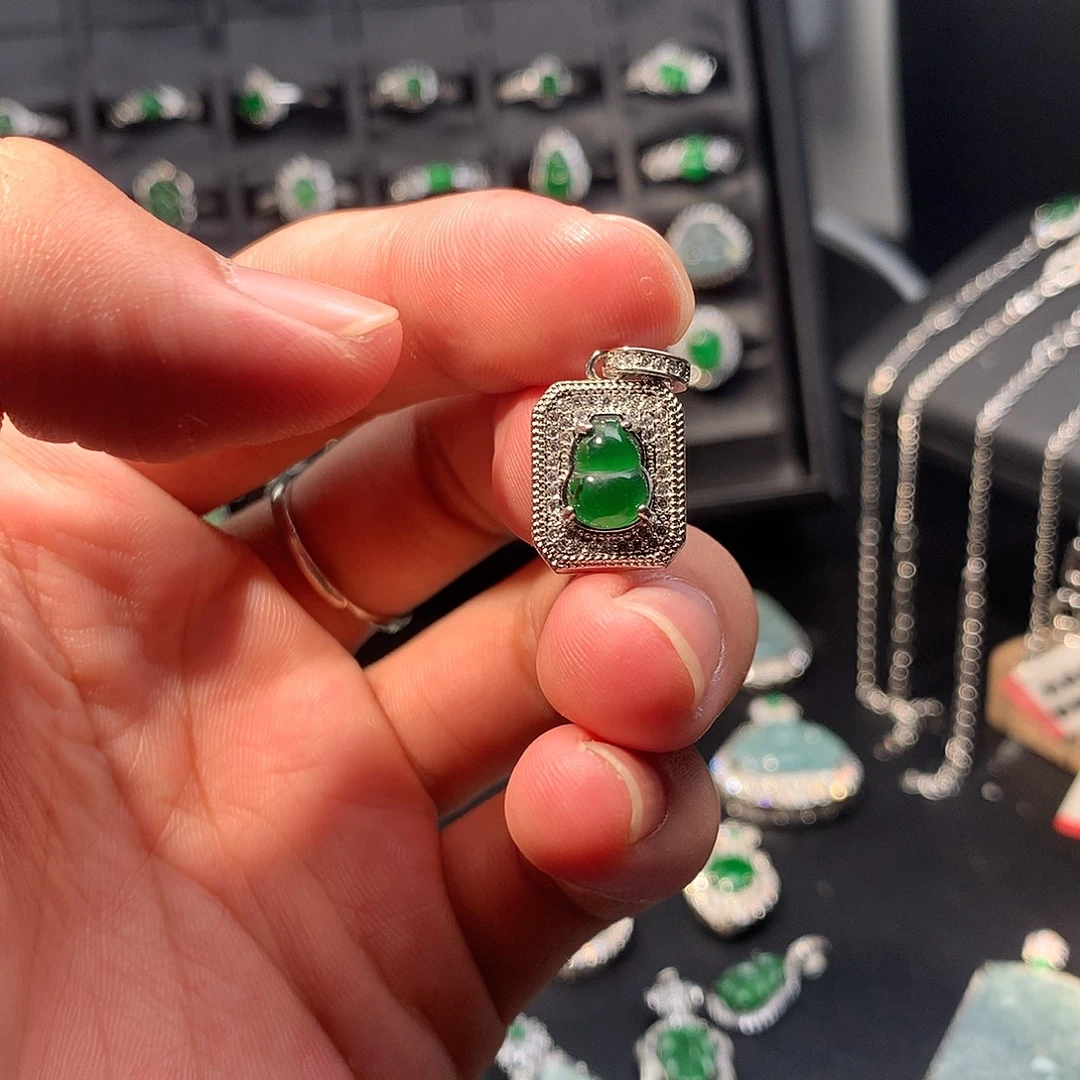 翡翠未镶嵌吊坠(不含链)