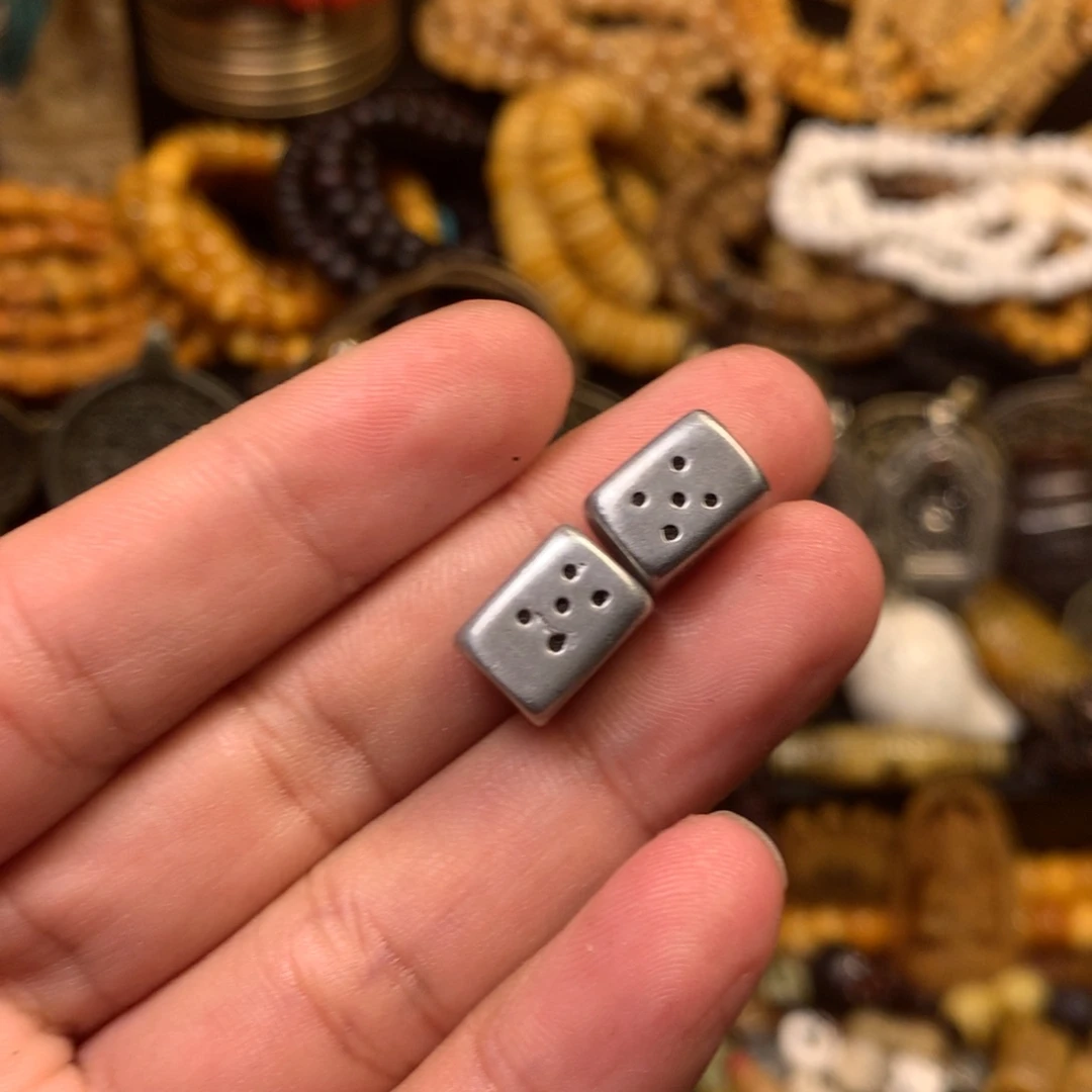 泥塑娘啦擦擦骰子