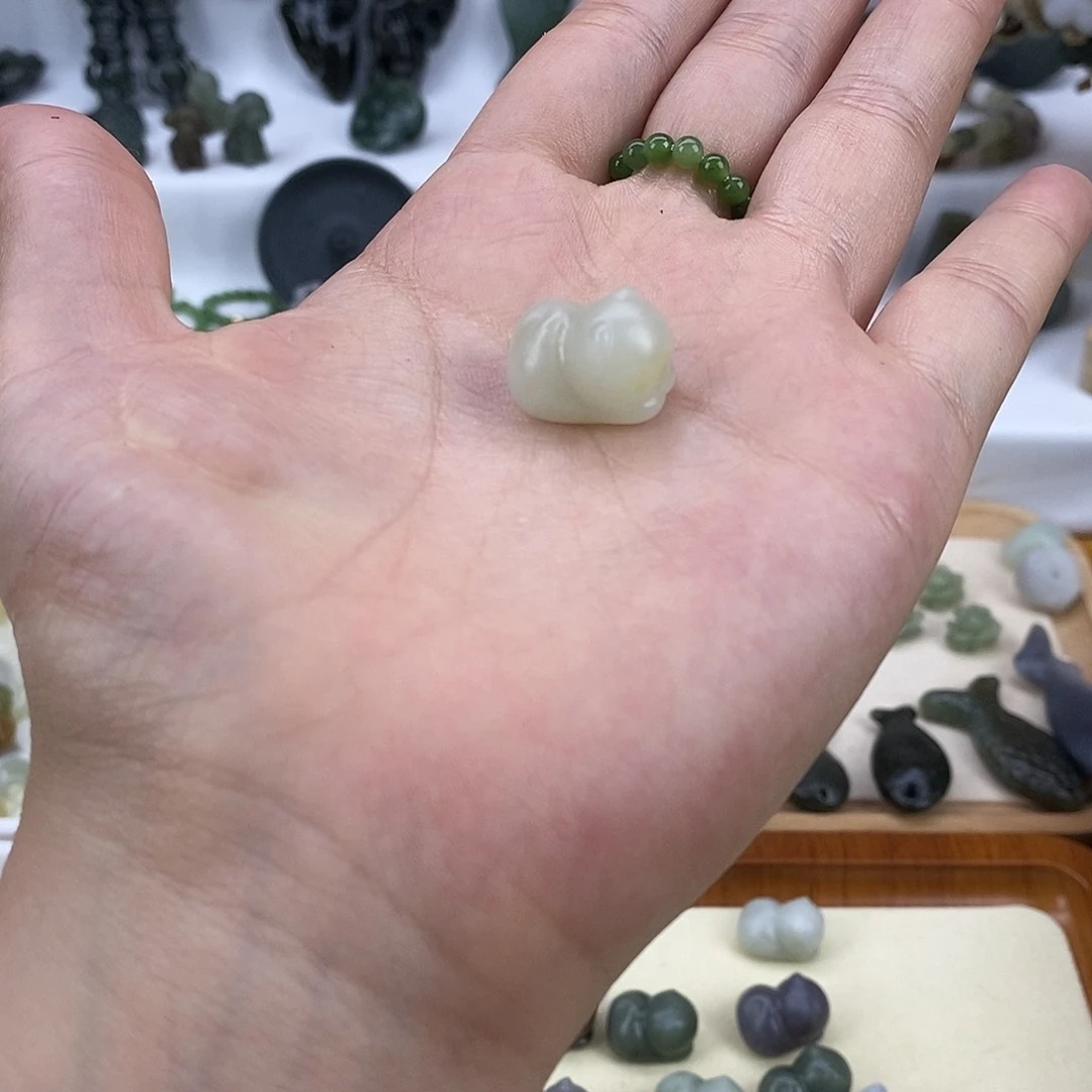 和田玉未镶嵌吊坠(不含链)