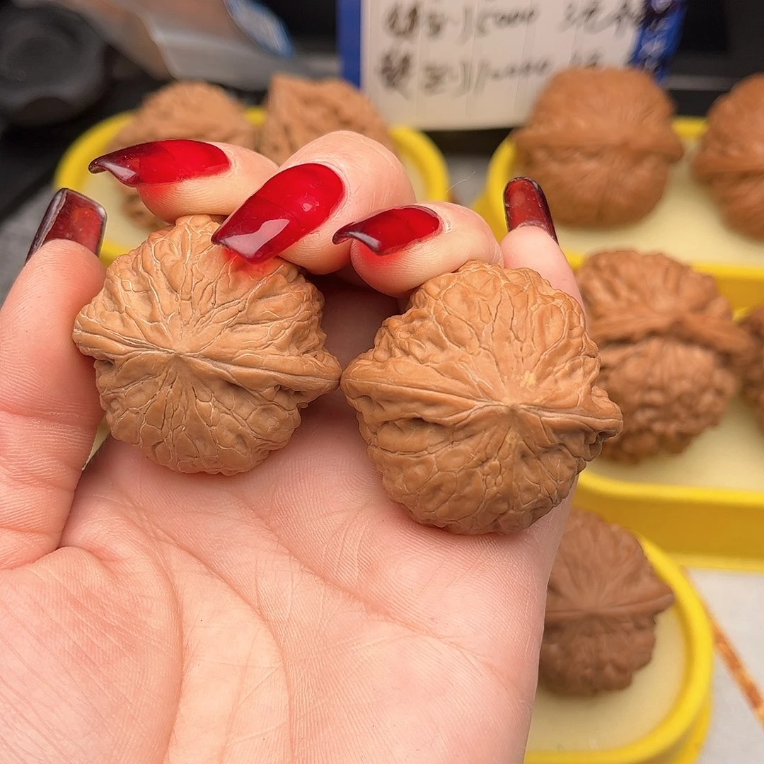 文玩核桃把件鱼****族铁锤有黄点38