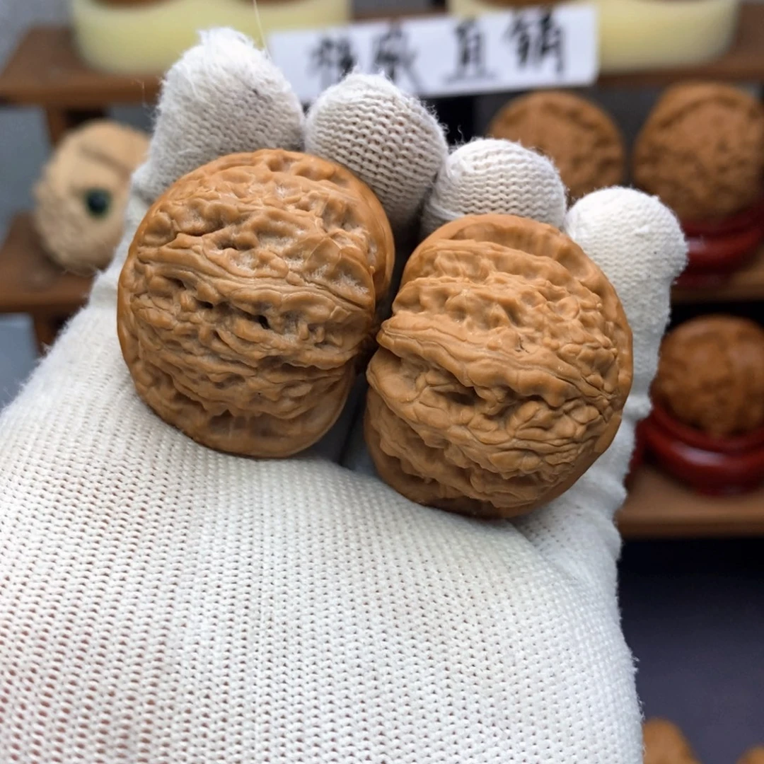 文玩核桃吊坠白狮子9.9